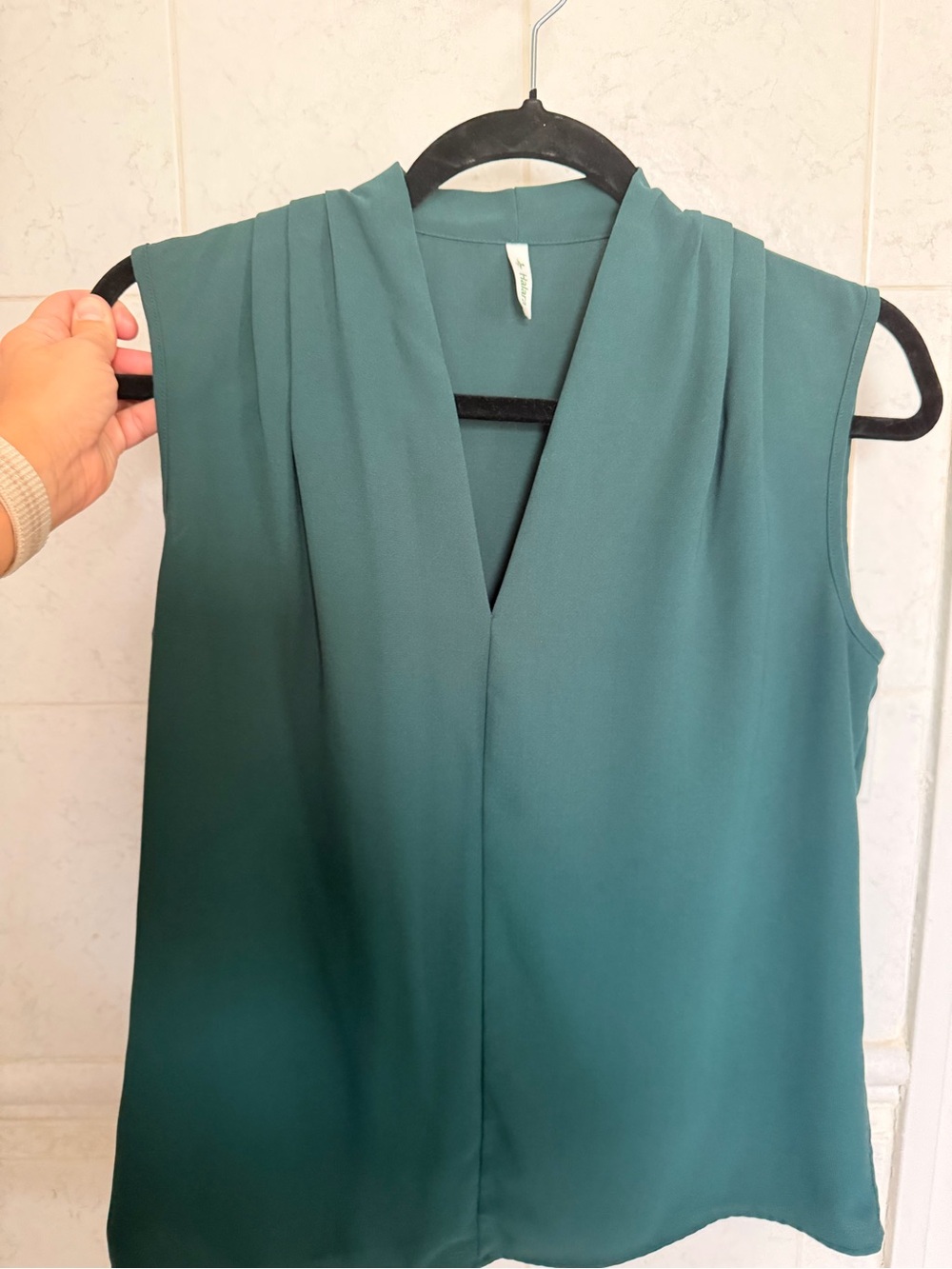 Halara Sleeveless V-Neck Pleated Shell Top - Teal